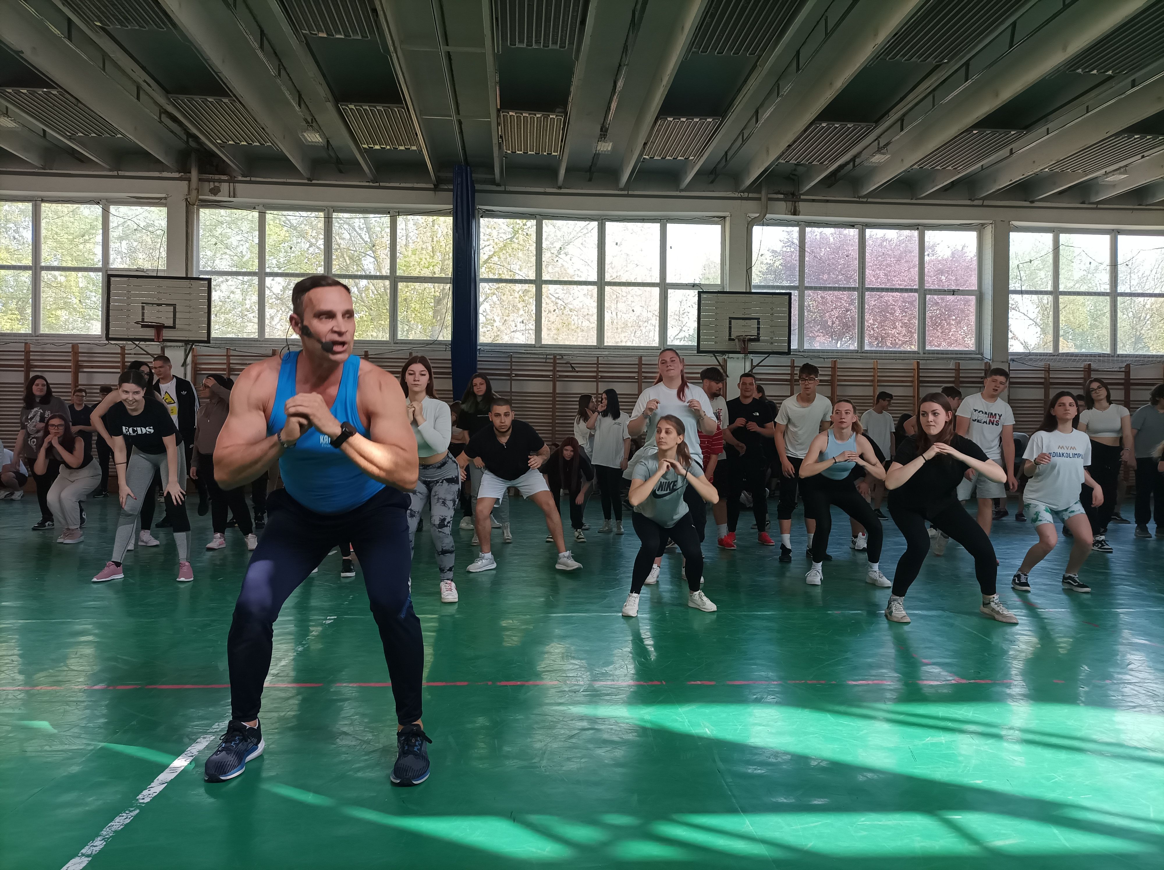 Katus Attila tartott fitness edzést a sport ágazaton tanuló sárvárisoknak