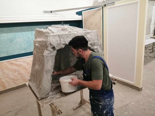 Festő-mázoló-tapétázó diákok restauráltak Lőrinciben