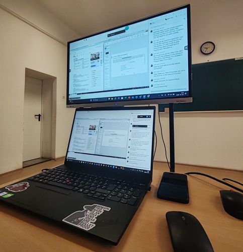 Innovatív AI oktatás a JASZK-ban-Élő, online oktatás a technikum és a kínai egyetem oktatói között